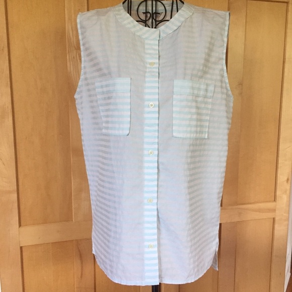 GAP Tops - NWOT GAP light blue sleeveless buttoned casual summer TOP size XS